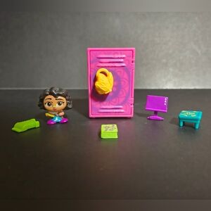 Disney Doorables Academy Surprise Locker -MIRABEL with Accessories ENCANTO